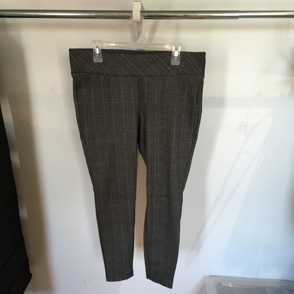 Torrid pull on pixie pants. Size 1R